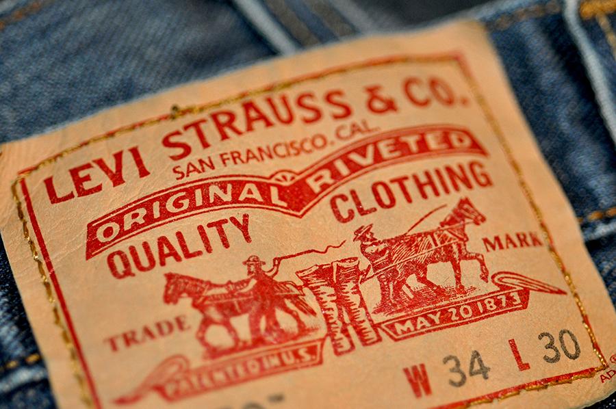 "Un abbigliamento rivoluzionario: la leggendaria invenzione del jeans"